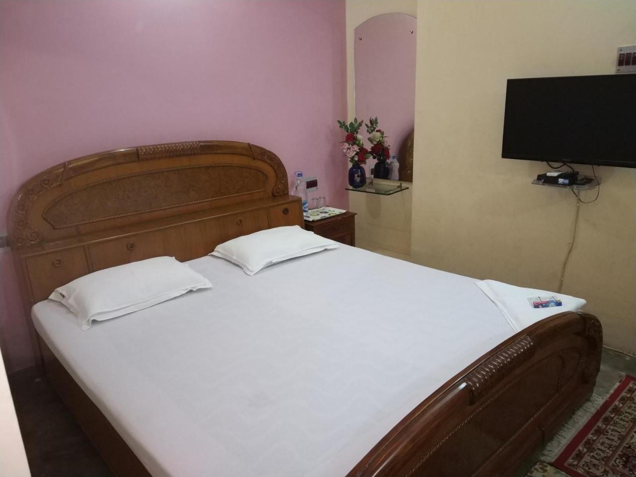 Royal Paying Guest Hotel Calcutta Eksteriør billede