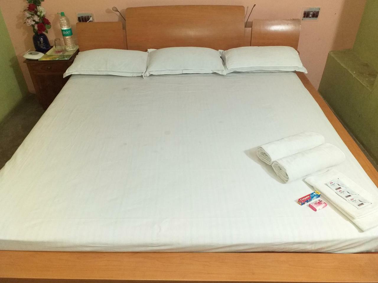 Royal Paying Guest Hotel Calcutta Eksteriør billede