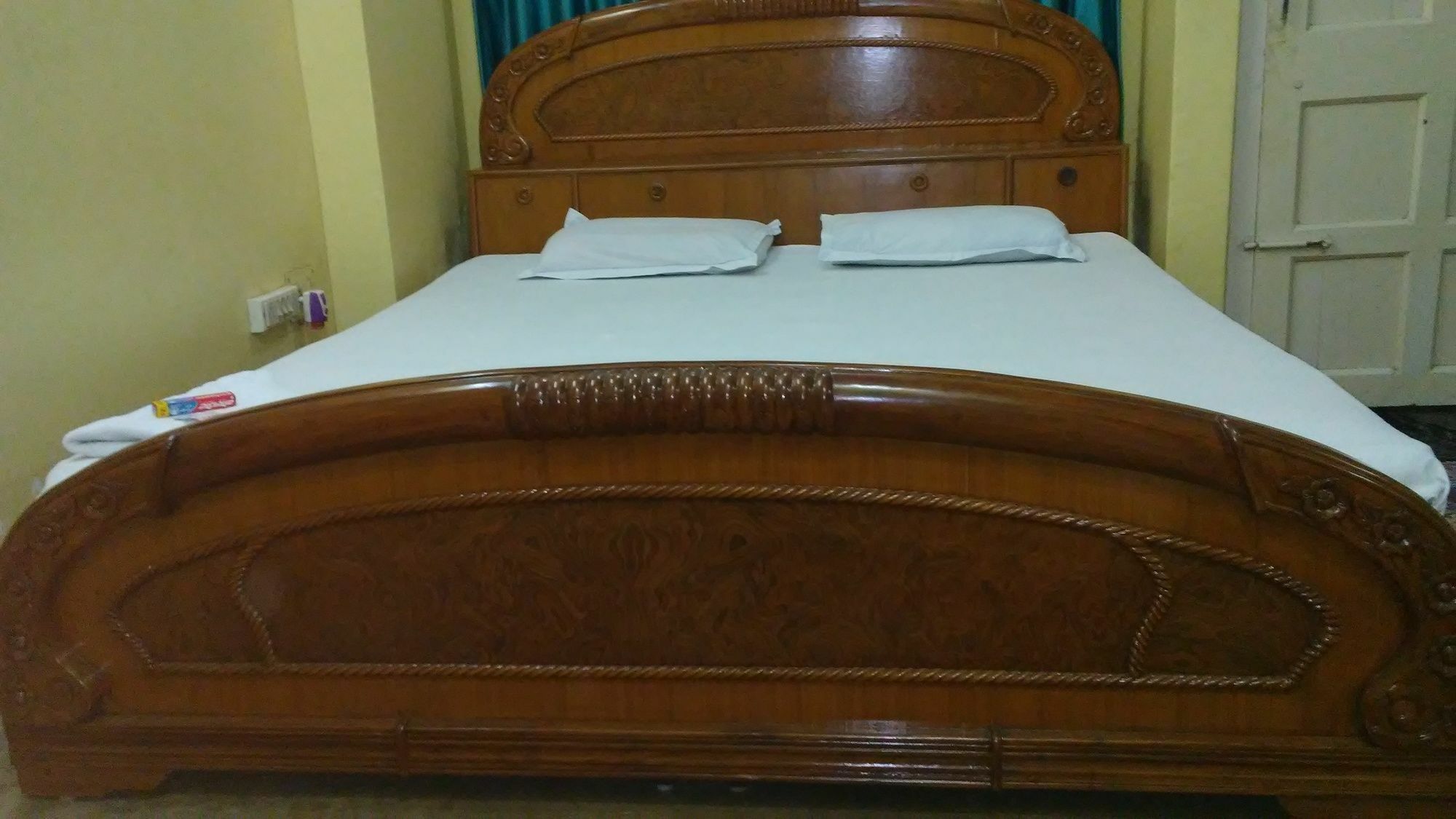 Royal Paying Guest Hotel Calcutta Eksteriør billede